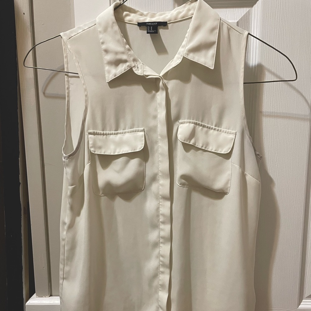 Sleeveless button-up